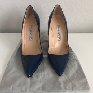 Manolo Blahnik BB Shimmer Patent Navy Blue Pumps size EU 40